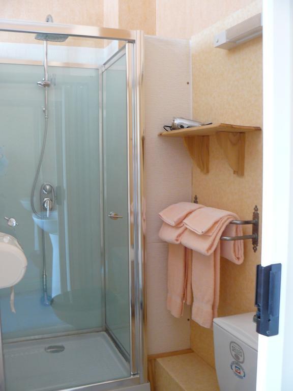 Hotel De La Cité Châlons-en-Champagne Kamer foto