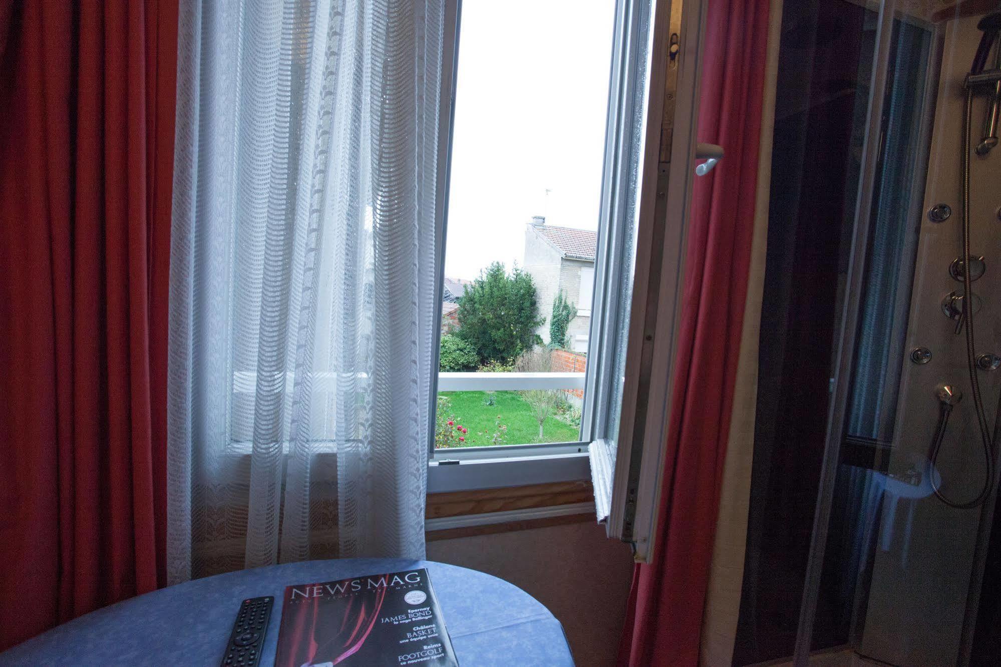 Hotel De La Cité Châlons-en-Champagne Buitenkant foto
